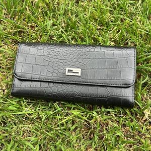 GUESS black wallet with checkbook cover & credit card slots ~ EUC